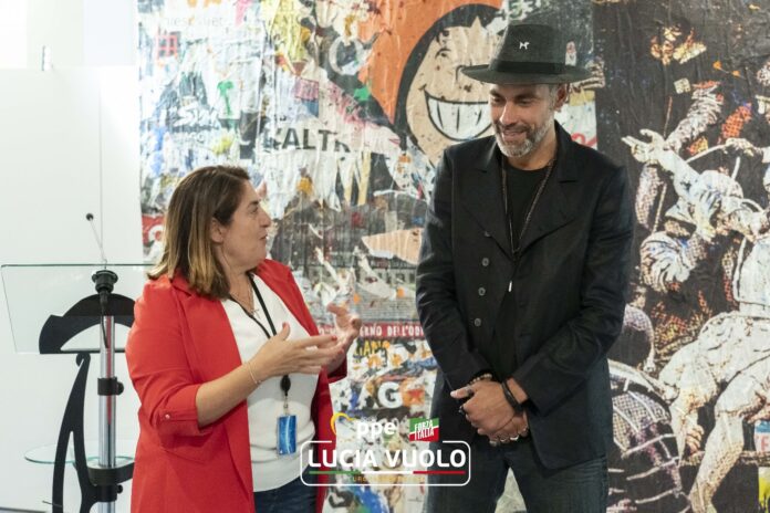 Lucia Vuolo (Gruppo PPE – FI) ospita la mostra dell’artista Nello Petrucci